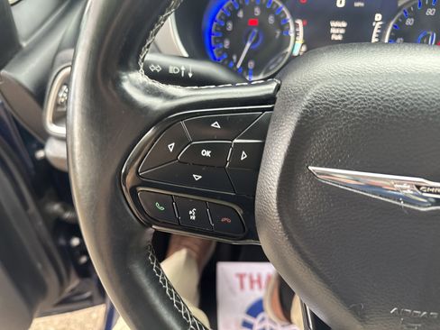 Used 2018 Chrysler Pacifica Touring-L Plus FWD image 25