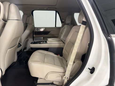 Used 2020 Lincoln Navigator Reserve w/ Luxury Package RWD image 11