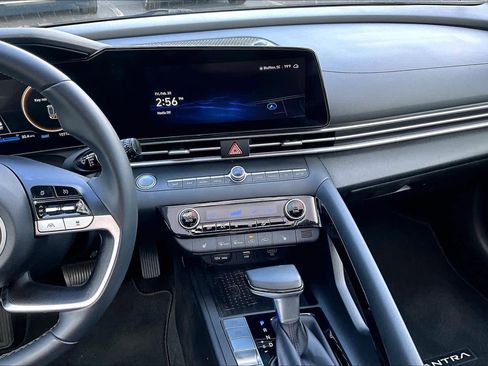 Used 2022 Hyundai Elantra Limited w/ Preferred Accessory Package image 6