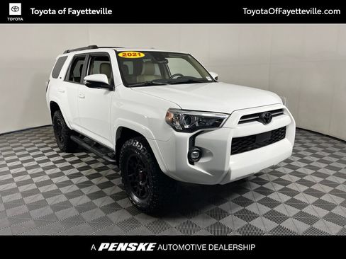 Used 2021 Toyota 4Runner SR5 Premium w/ Moonroof Package AWD/4WD image 6