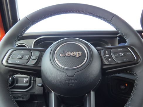 New 2025 Jeep Wrangler Unlimited Rubicon w/ XTREMEE 35" Tire Package image 21