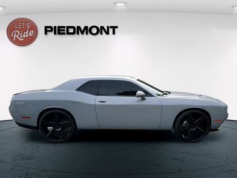 Used 2020 Dodge Challenger SXT w/ Driver Convenience Group RWD image 4