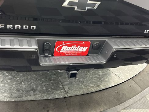 Used 2017 Chevrolet Silverado 1500 LT w/ Midnight Edition AWD/4WD image 32