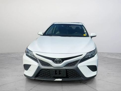 Used 2018 Toyota Camry SE w/ Moonroof Package FWD image 8