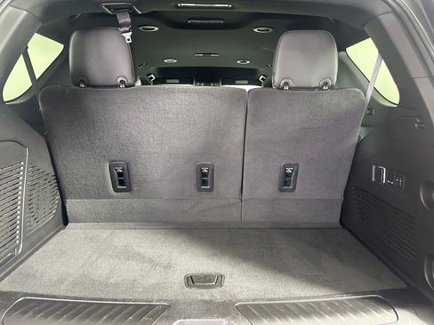 Used 2024 GMC Yukon SLT w/ SLT Luxury Package image 31