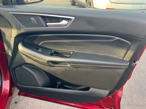 Used 2018 Ford Edge Titanium w/ Technology Package image 32