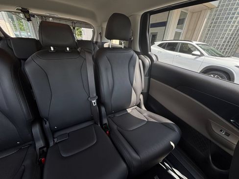 Used 2026 Kia Carnival FWD image 35