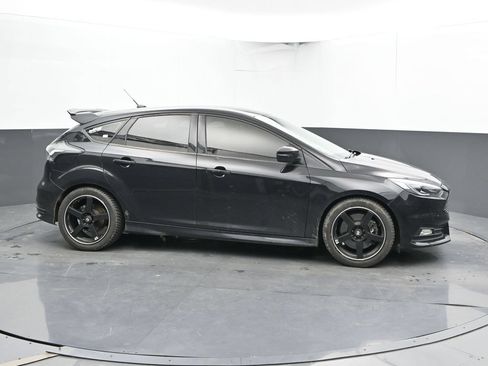 Used 2018 Ford Focus ST FWD image 4