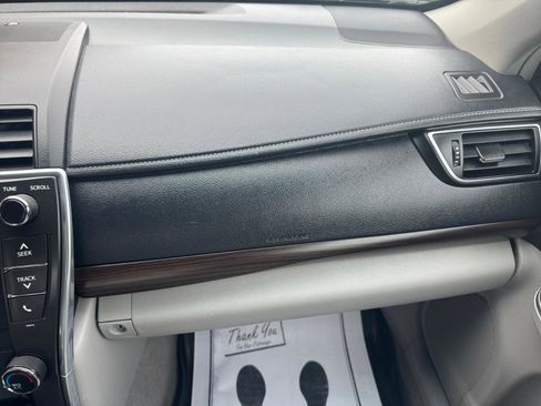 Used 2017 Toyota Camry LE image 19