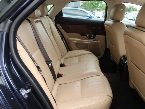 Used 2019 Jaguar XJ R-Sport RWD image 23