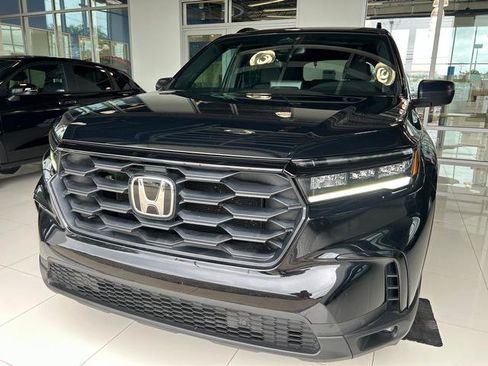 Used 2024 Honda Pilot Sport image 3