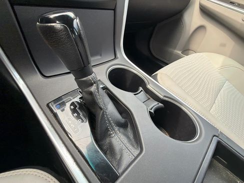 Used 2015 Toyota Camry SE w/ Moonroof Package FWD image 28