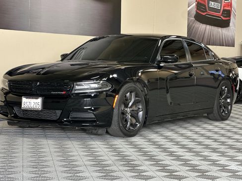 Used 2020 Dodge Charger SXT w/ Blacktop Package image 8