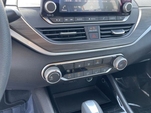 Used 2024 Nissan Altima 2.5 SV FWD image 25
