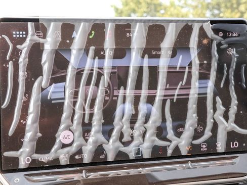 Used 2025 Volkswagen Tiguan SE image 23