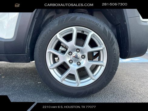 Used 2023 Jeep Renegade Latitude AWD/4WD image 23