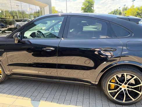 Used 2022 Porsche Cayenne Turbo S AWD/4WD image 8