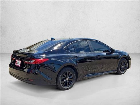Used 2025 Toyota Camry LE w/ Convenience Package FWD image 5