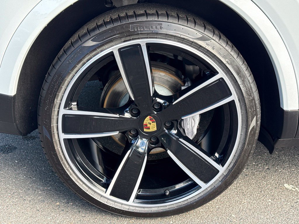 Used 2022 Porsche Cayenne Platinum Edition w/ Premium Package Plus AWD/4WD image 12