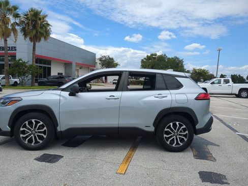 Used 2024 Toyota Corolla Cross AWD Hybrid image 9
