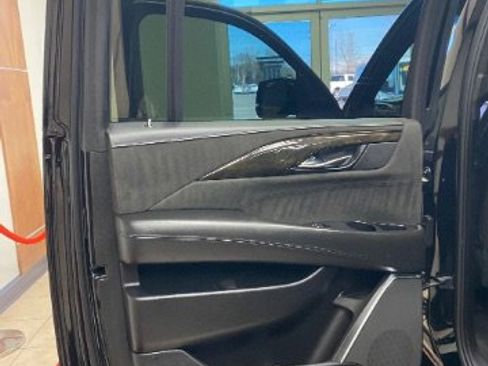 Used 2019 Cadillac Escalade ESV Platinum image 12