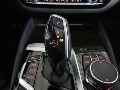 Used 2017 BMW 540i xDrive image 38