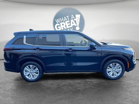 New 2026 Mitsubishi Outlander ES image 9