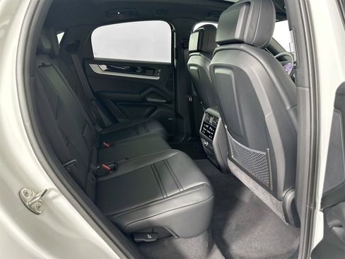 Certified 2025 Porsche Cayenne Coupe image 28