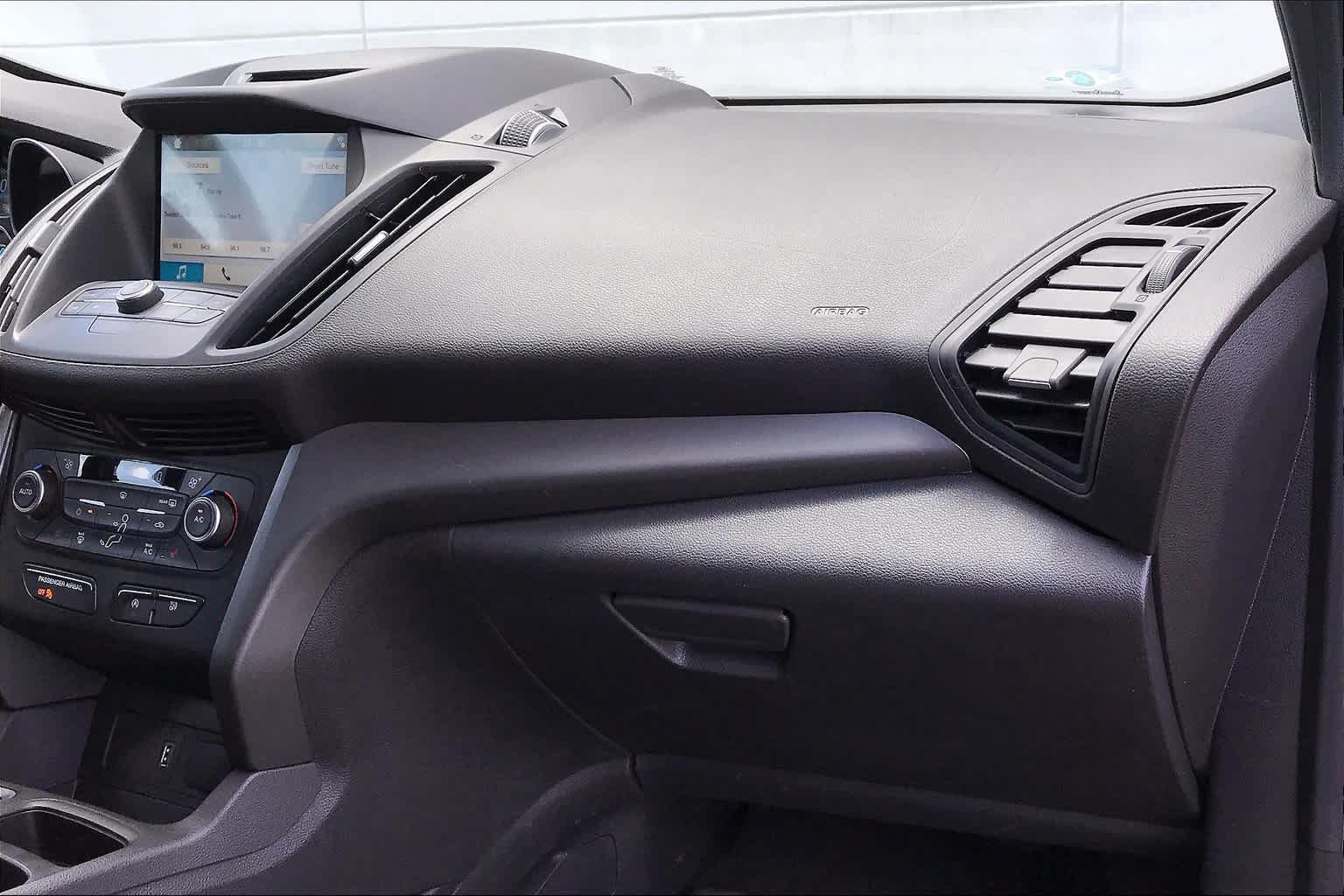 Used 2018 Ford Escape SE w/ SE Sync 3 Package AWD/4WD image 19