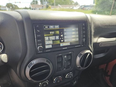 Used 2015 Jeep Wrangler Unlimited Sport AWD/4WD image 19