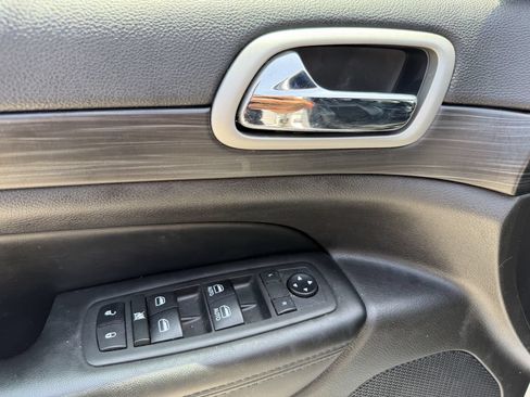 Used 2021 Jeep Grand Cherokee Laredo X RWD image 11