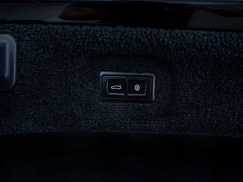 Used 2020 Bentley Flying Spur W12 image 69