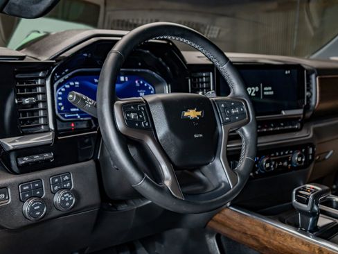 Used 2023 Chevrolet Silverado 1500 High Country w/ Technology Package image 17