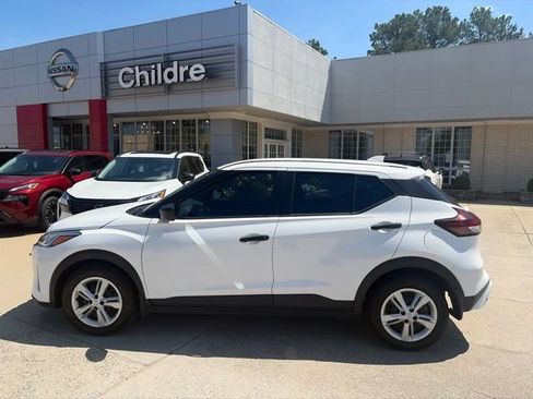 Used 2025 Nissan Kicks Play S FWD image 1