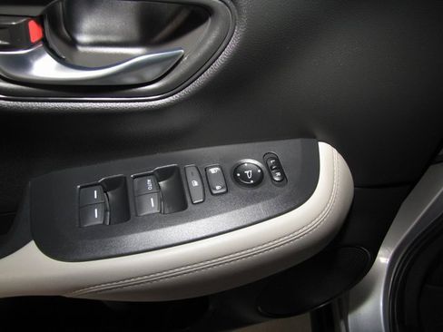 Certified 2025 Honda HR-V LX image 10