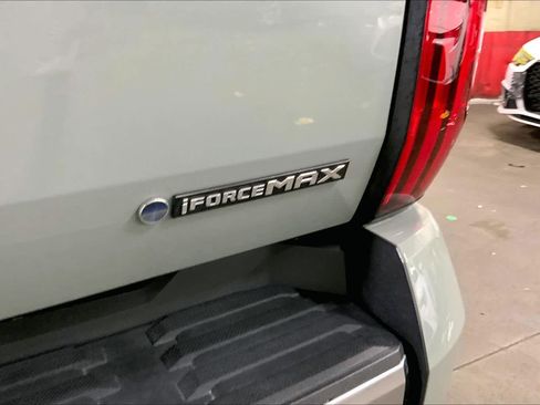 Used 2025 Toyota Tundra Limited AWD/4WD image 10