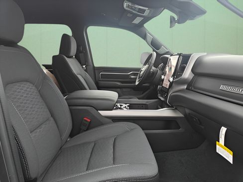 Used 2025 RAM 1500 Big Horn AWD/4WD image 31