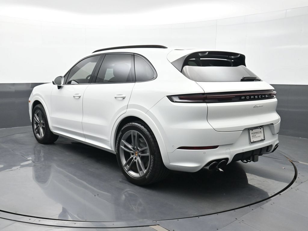 Certified 2025 Porsche Cayenne AWD/4WD image 3