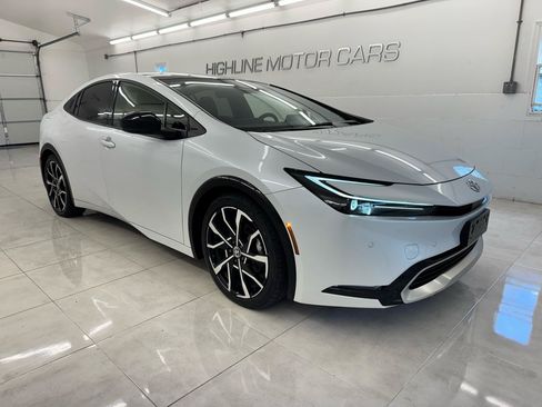 Used 2024 Toyota Prius Prime FWD image 3