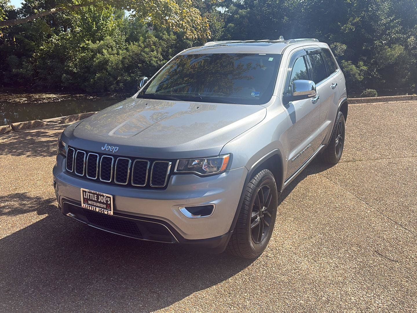Used 2020 Jeep Grand Cherokee Limited AWD/4WD image 12