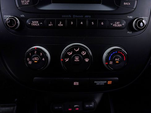 Used 2015 Kia Soul + image 14