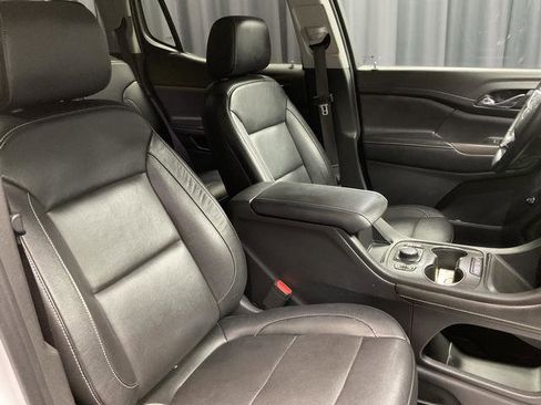 Used 2020 GMC Acadia SLT w/ Driver Alert Package II image 17