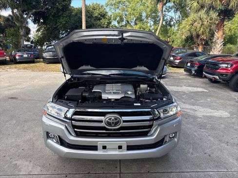 Used 2017 Toyota Land Cruiser image 30