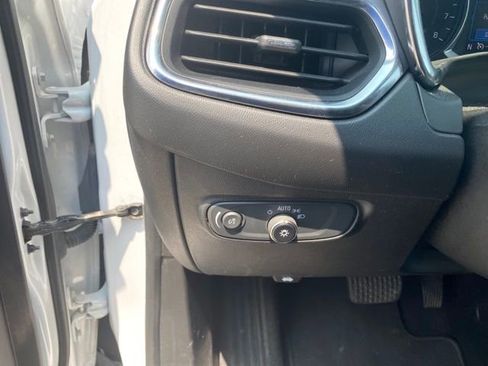 Used 2021 Chevrolet Equinox LT image 19