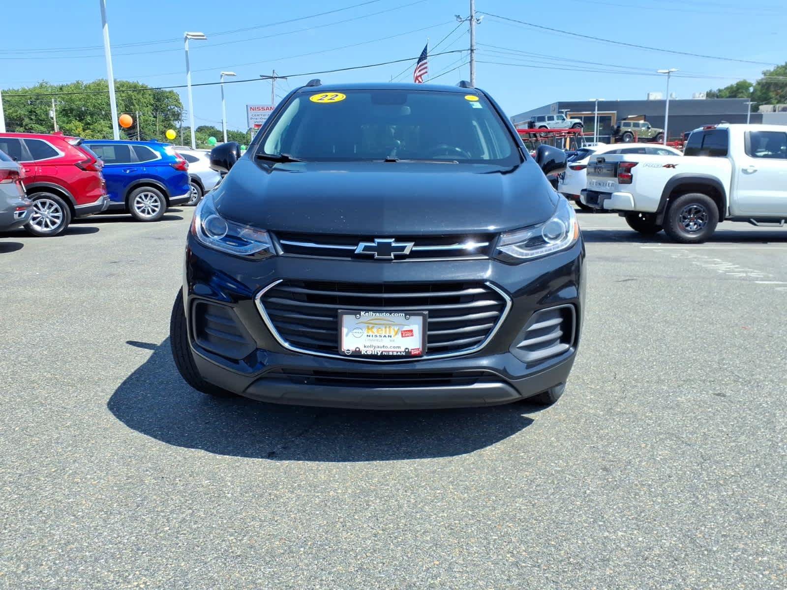 Used 2022 Chevrolet Trax LT w/ Midnight Edition AWD/4WD image 2