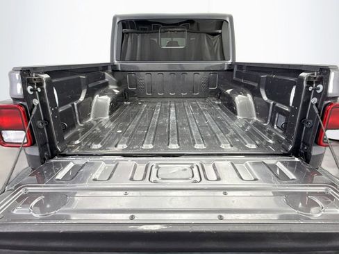 Used 2021 Jeep Gladiator Sport image 26