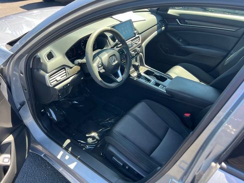 Used 2018 Honda Accord EX image 11