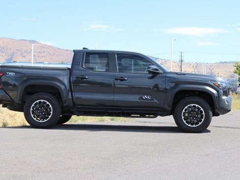 Used 2024 Toyota Tacoma TRD Off-Road image 7
