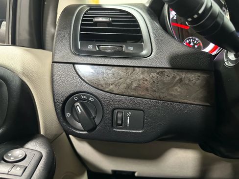 Used 2019 Dodge Grand Caravan SE image 37