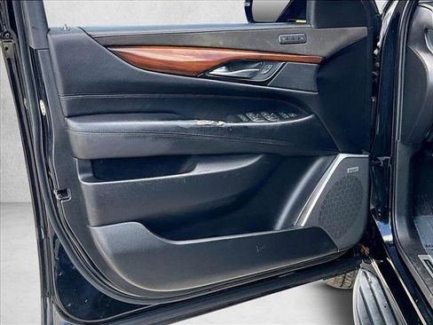 Used 2018 Cadillac Escalade Luxury RWD image 18